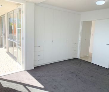 2 BEDROOM UNIT WITH WATER VIEWS – SURFERS PARADISE - Photo 3