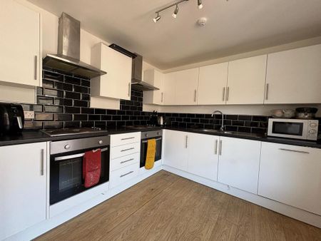1 bedroom in a house share to rent - Photo 3