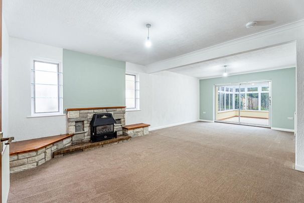 4 bedroom bungalow to rent - Photo 1