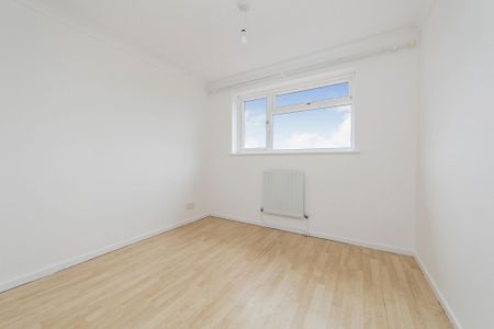 3 bedroom house to rent Dorking Crescent, Clacton-on-Sea, CO16 - Photo 4