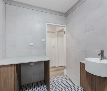 Sophisticated Living in Mile End - Photo 1