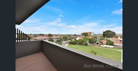 Elevated Modern One Bedroom Apartment Overlooking Parkside - Photo 5