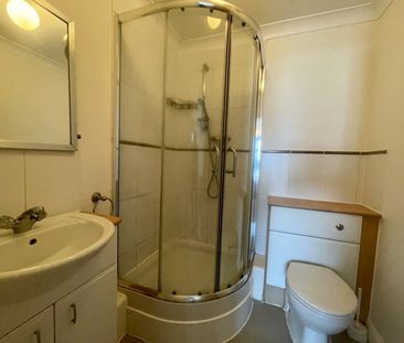 Alencon Link, Basingstoke, Hampshire, RG21 - Photo 5