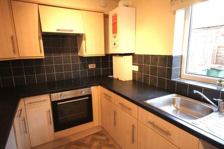 3 bedroom terraced house to rent - Photo 4