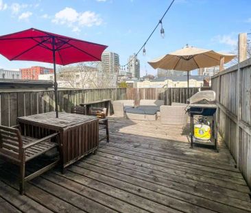 Toronto Furnished Rental - Elegant 1 Bed, 1 Bath with Patio and Air... - Photo 4