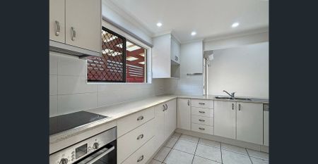 Spacious 2-Bedroom Townhouse in Central Bongaree with Waterfront Access - Photo 4