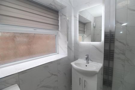 3 bedroom private hall to rent - Photo 5