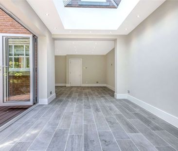 A beautifully presented four bedroom townhouse in the popular Virginia Park development. - Photo 1