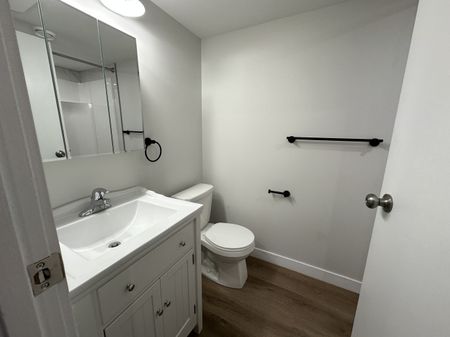 Double Attached Garage, Desirable Rosedale Duplex! - Photo 5