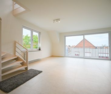 Stijlvol en energiezuinig gerenoveerd duplexappartement in kleinsch... - Photo 1