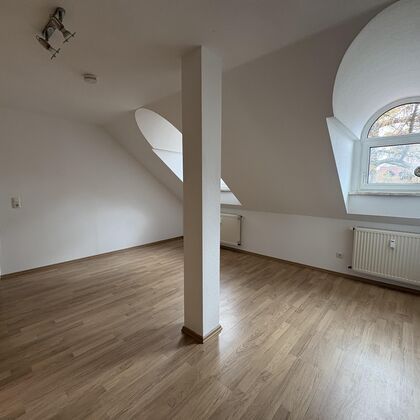 Charmante Dachgeschosswohnung mit Einbauküche in Meerane - Photo 4