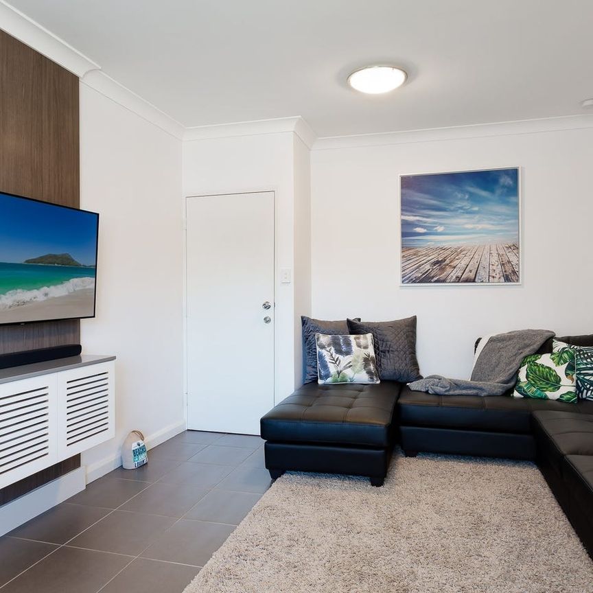 UNFURISHED BEAUTIFULLY RENOVATED UNIT - Photo 1