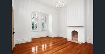 Spacious Family Home In Prime Beachside Locale - Photo 2