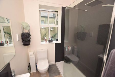 2 bedroom maisonette to rent - Photo 2