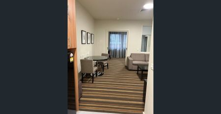 Fully furnished apartment in the heart of the CBD (Utilities included) - Photo 5