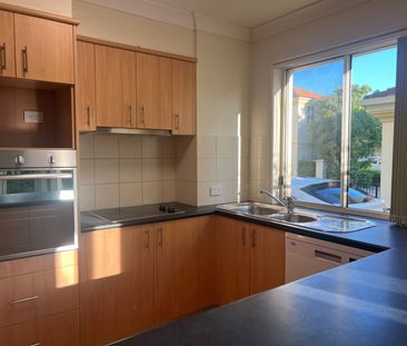 Stylish Townhouse in Gated Benowa Estate - Photo 5