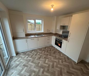 3 bedroom semi-detached house to rent - Photo 5