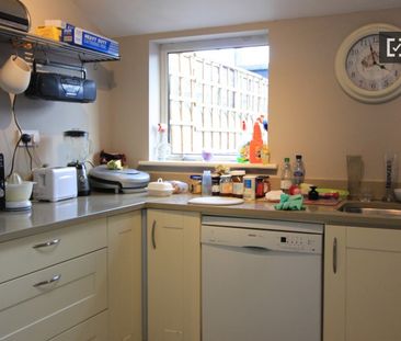 Relaxing room in shared apartment in Terenure, Dublin - Photo 5