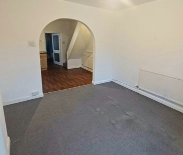 Terraced House to rent on - Photo 5
