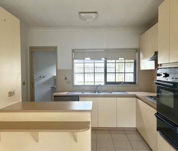 A hidden gem, set in one of Caulfield North’s finest and most admir... - Photo 6