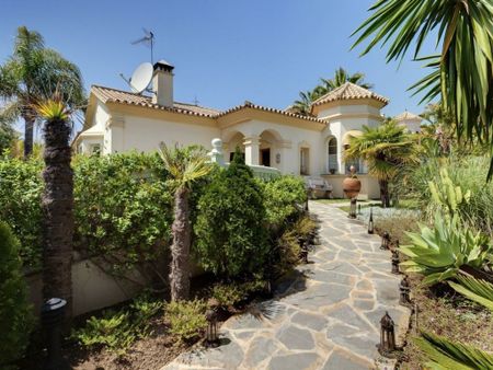 4 bedroom luxury Villa for rent in Nueva Andalucía, Marbella, Malaga, Andalusia - Photo 3