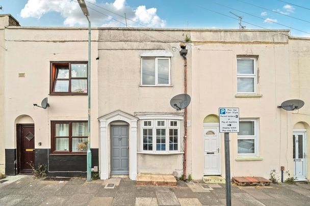 Terraced House to rent - Saxton Street, Gillingham, ME7 - Photo 1