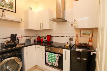 2 bedroom flat to rent - Photo 5