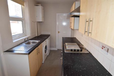 3 bedroom terraced house to rent - Photo 4