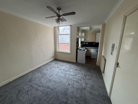 2 bedroom flat to rent - Photo 3