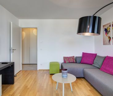 Living in the impressive ISARTOWER SÜD - Photo 1