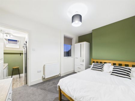 Lower Regent Street, Beeston, Nottingham, NG9 - Photo 2