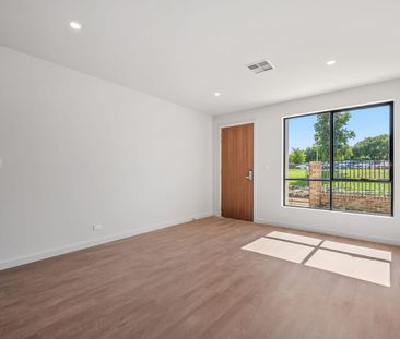 Brand New 3-Bedroom Townhouse in Prime Modbury Location - Photo 1