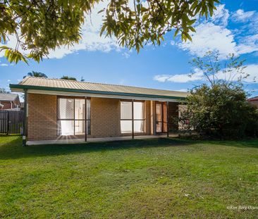 Stylish, Home on a Large Block – Convenient & Comfortable Living in... - Photo 3