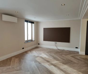 Gerenoveerd appartement met 4 slaapkamers - Photo 1