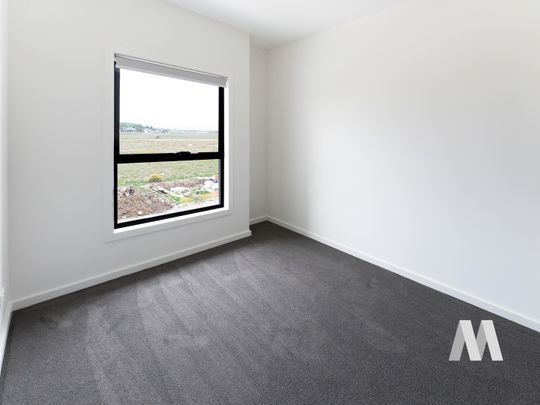 24 Ballycarrane Street, Woodstock VIC 3751 - Townhouse For Rent | Domain - Photo 1
