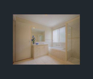 Tidy Home Within Walking Distance to Bayswater - Photo 5