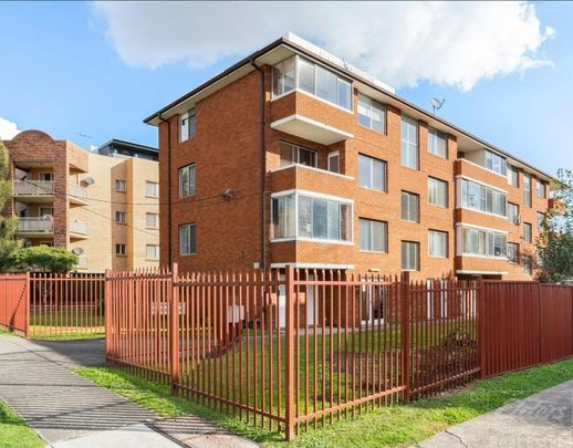 Well presented 2 bedroom unit for lease! - Photo 1