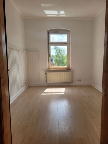 Schöne 4-Zimmer Altbauwohnung in zentraler Lage - Photo 4