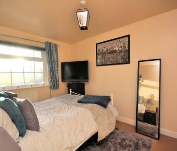 4 bedroom semi-detached house to rent - Photo 4