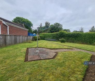 2 bedroom bungalow to rent - Photo 2