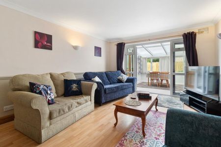 6 bedroom detached house to rent - Photo 4