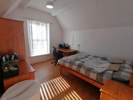 4 bedroom semi-detached house to rent - Photo 3