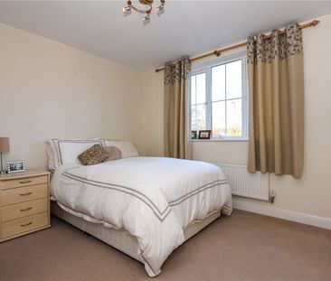 2 bedroom Flat in English Court, Wokingham - Photo 4