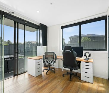 Ground-Floor Apartment with Huge Backyard - Photo 2