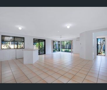 Fresh, Modern & Family Friendly Living in a Quiet Cul-de-Sac! - Photo 1