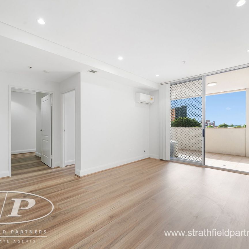 Modern Apartment With Great Views - Photo 1