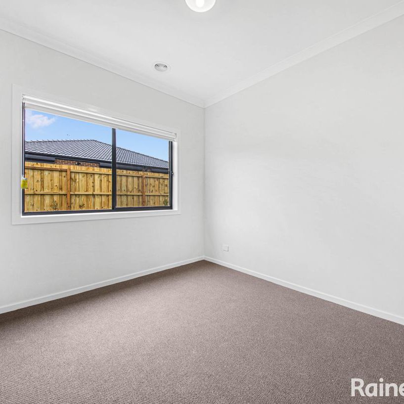 11 Furness Close, Wyndham Vale, VIC 3024 - Photo 1