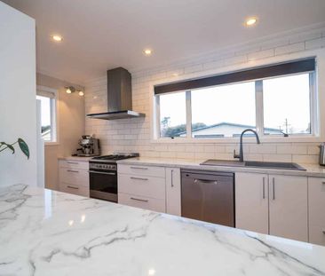 Large Home On Cameron - Photo 3