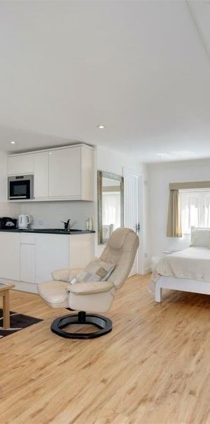 Studio to rent - Photo 1