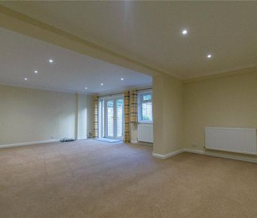 4 bedroom end of terrace house to rent - Photo 4